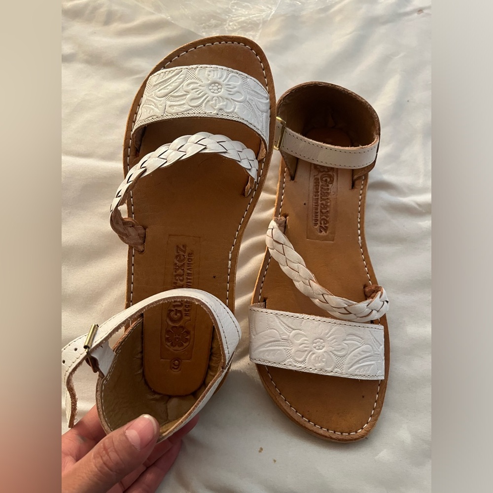 Guaraxez white Eloisa leather sandals